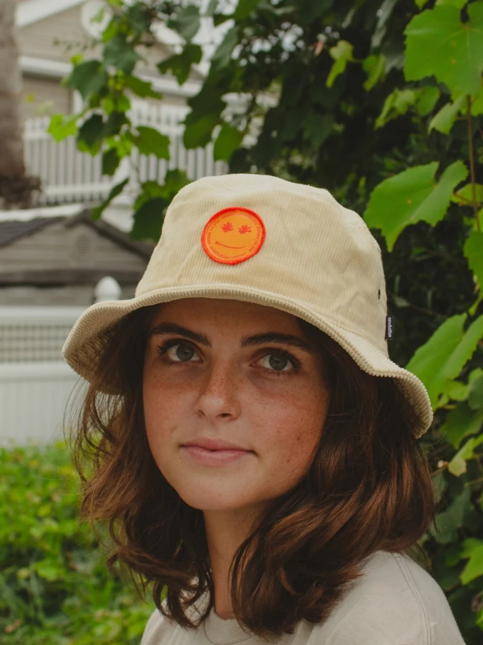 SAND CORDUROY BUCKET HAT