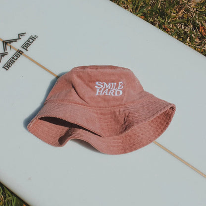 MAUVE SMILE HARD BUCKET HAT